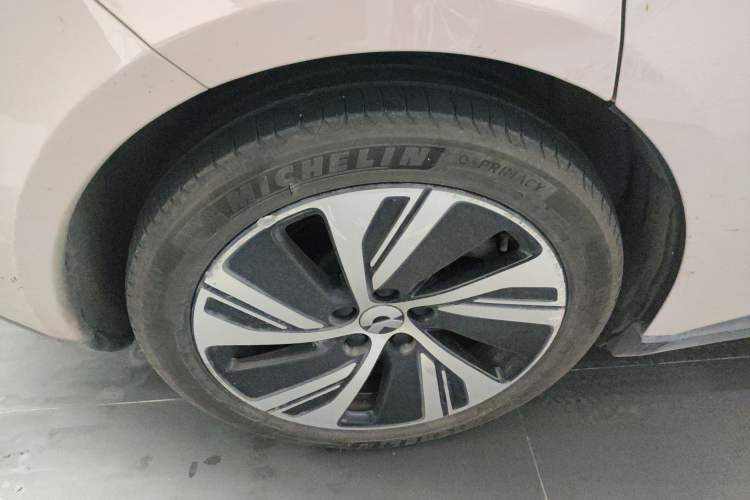 Used Nio ET5 2024 75 kWh Right Rear Wheel Hub