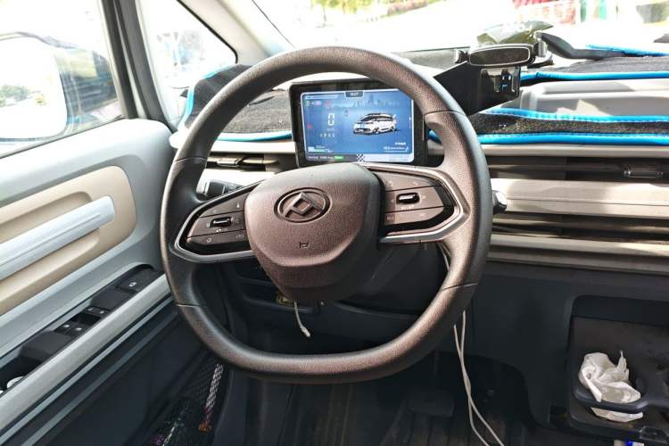 Used SAIC MAXUS Dana V1 2024 V1 Long Wheelbase Low Roof (51 kWh)
