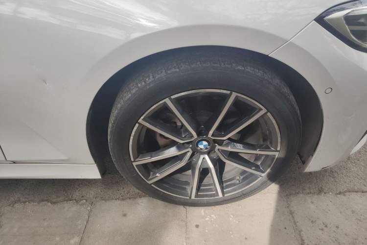 Used BMW 3 Series 2021 325Li M Sport Package Right Front Wheel Hub