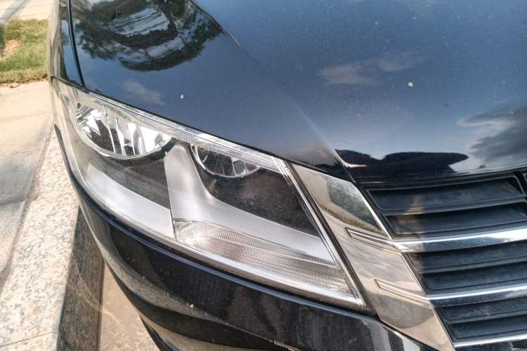 Used Volkswagen Lavida 2013 Revised Classic 1.6L Automatic Fashion Edition Right Front Headlight