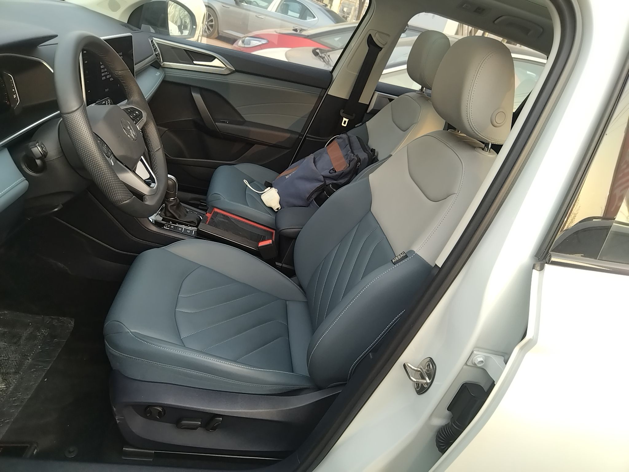 Переднее сиденье в автомобиле