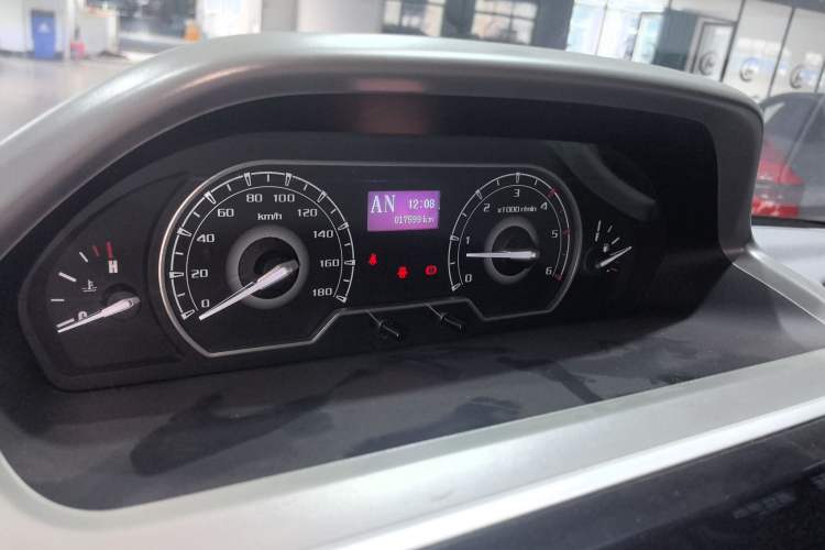 Used SAIC MAXUS Xintu V80 2021 2.0T PLUS AMT City Edition Short Wheelbase Ultra-Low Roof 5/6-Seater
