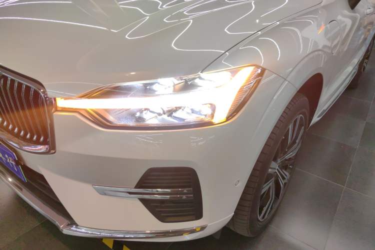 Used Volvo XC60 New Energy 2023 T8 Plug-in Hybrid Long-Range All-Wheel Drive Smart Luxury Edition
