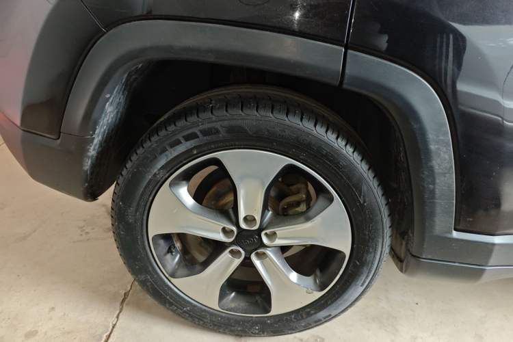 Used Jeep Compass 2017 200T Automatic Prestige Edition Right Rear Wheel Hub