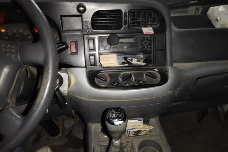 Used Jinbei Hiace 2016 2.0L Express Series Standard Version V19
