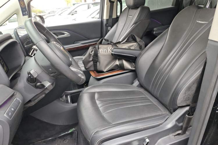 Used Hongqi HQ9 2023 2.0T Smart Connect Flagship Edition
