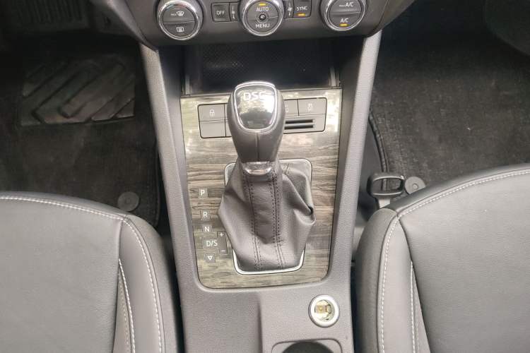 Used Skoda Octavia 2018 TSI280 DSG Flagship Edition Gear Lever