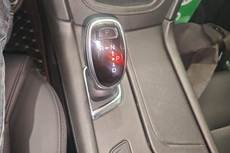 Used Cadillac XT5 2018 25T Luxury Model Gear Lever