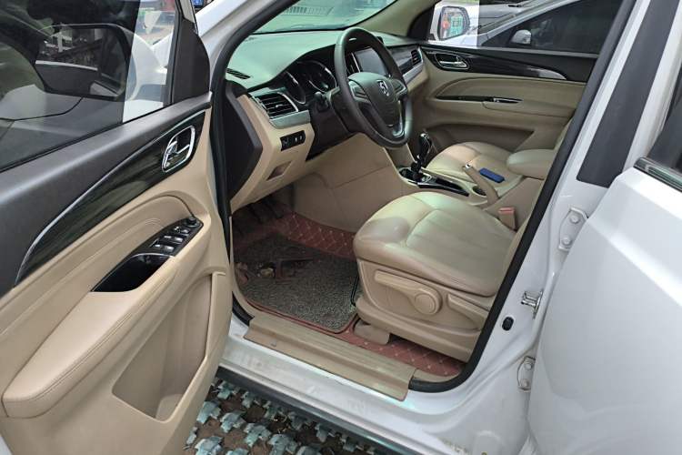 Used Baojun 730 2016 1.5T Manual Comfort Version 7 Seats Driver Seat