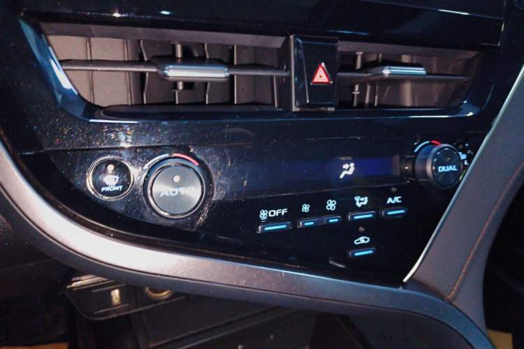 Used Toyota Camry 2021 2.0G Luxury Edition
