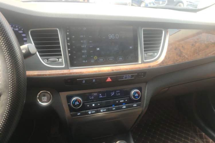 Used Hyundai Mistra 2014 1.8L Automatic Deluxe DLX Model Audio And AC Panel