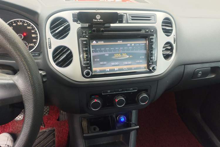 Used Volkswagen Tiguan 2015 1.8TSI Manual Two-Wheel Drive Fashion Edition Audio And AC Panel