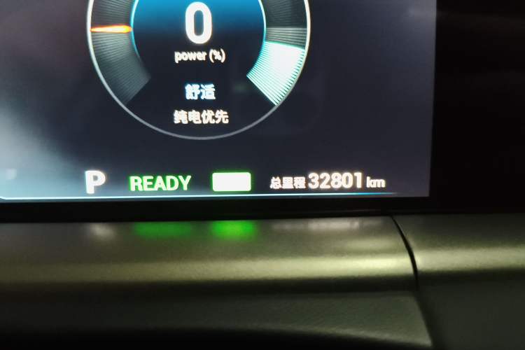 Used VOYAH FREE 2023 Four-Wheel Drive Extended-Range Model with Ultra-Long Range Odometer Close Up