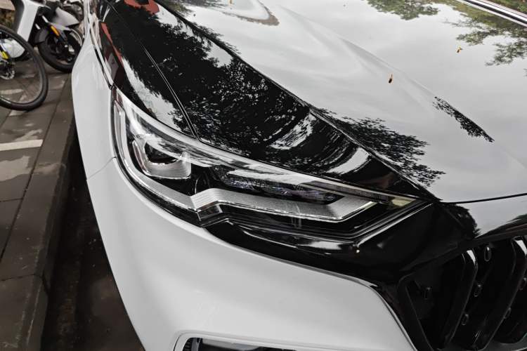 Used Hongqi HS5 2022 Revised Version 2.0T Smart Connect Flagship Edition Right Front Headlight