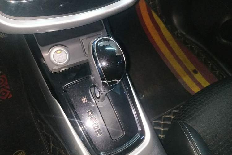 Used Nissan Tiida 2016 1.6L CVT Smart Drive Edition Gear Lever