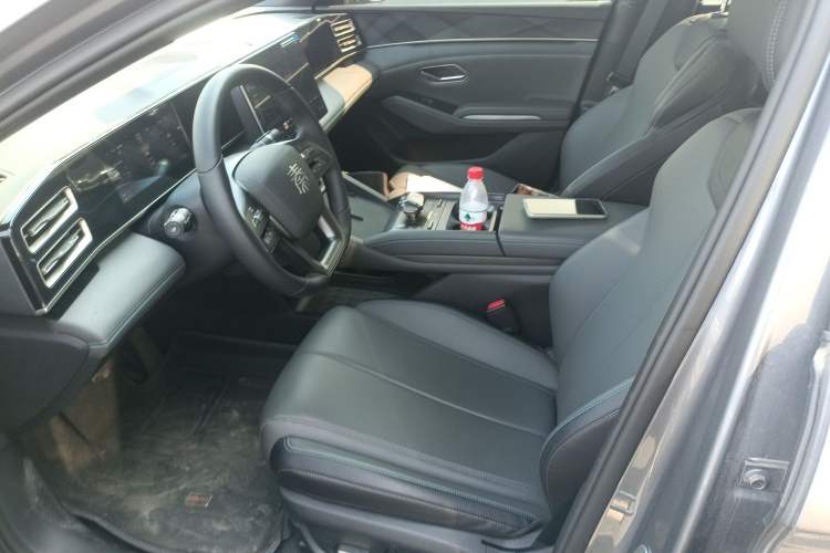 Used BYD Qin L 2025 DM-i Smart Drive 120KM Leading Model
