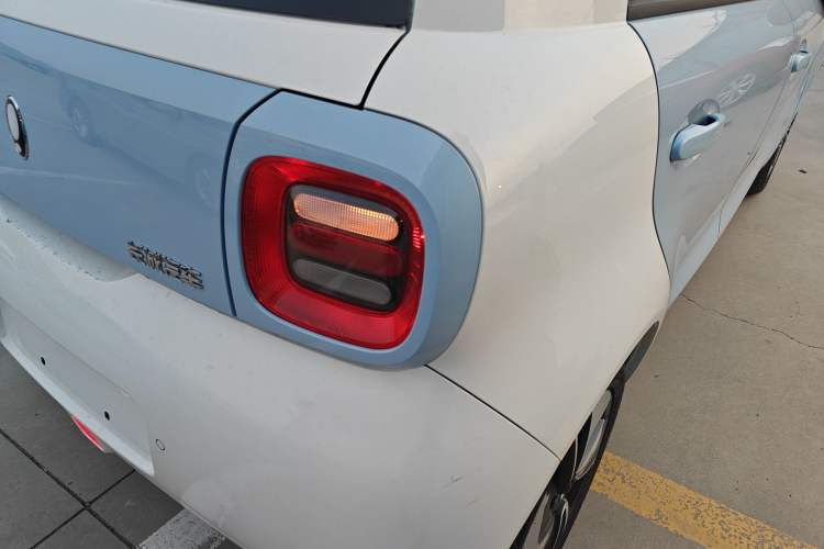 Used ORA Black Cat 2022 351 km Range Luxury Version Lithium-Ion Battery