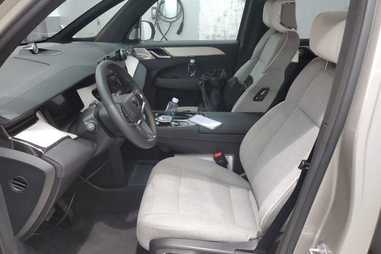 Used Volvo EM90 2025 Ultra Six-Seater