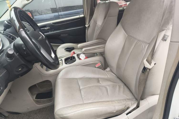 Used Chrysler Grand Voyager 2013 3.6L Luxury Edition Left Front Seat