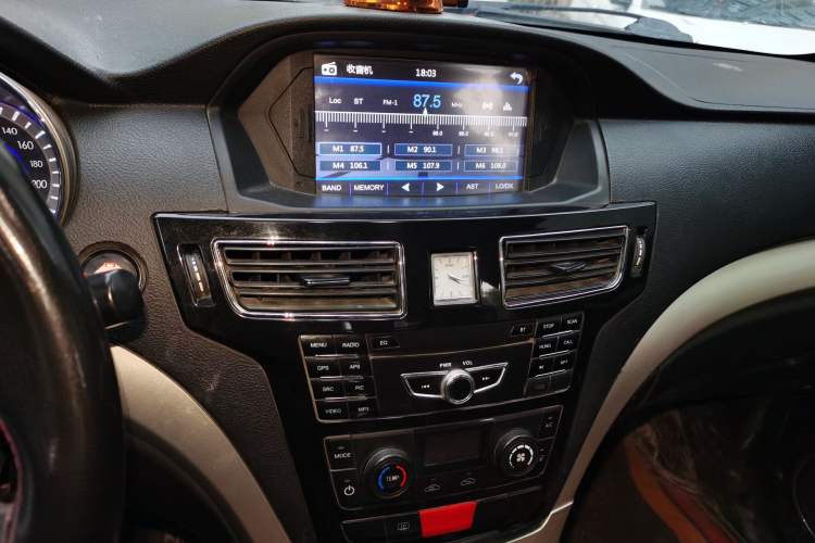 Used Foday Lion F22 2017 1.9T Two-Wheel Drive Diesel China V Flagship Extended Version D19TCIE2 Audio And AC Panel