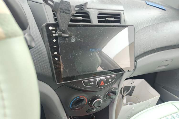 Used Hyundai Verna (older generation) 2016 1.4L Automatic Smart GLS Audio And AC Panel