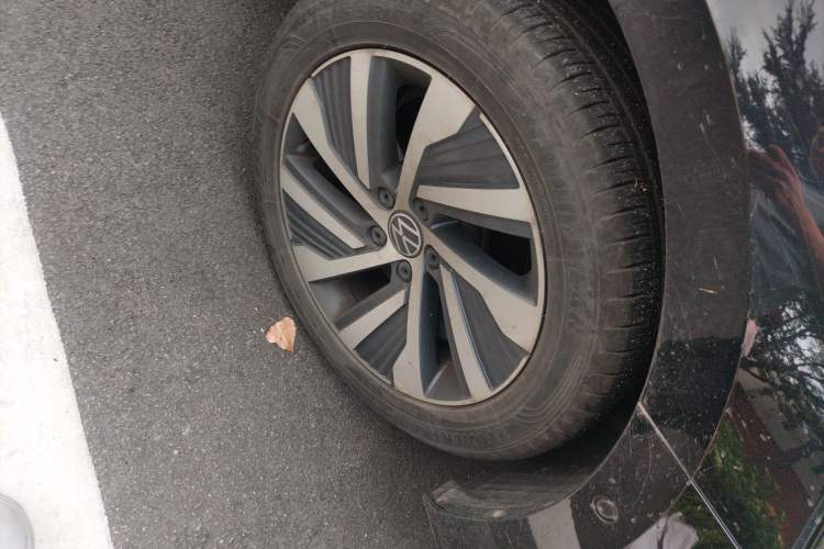 Used Volkswagen Passat New Energy 2023 430 PHEV Hybrid Luxury Edition Right Front Wheel Hub