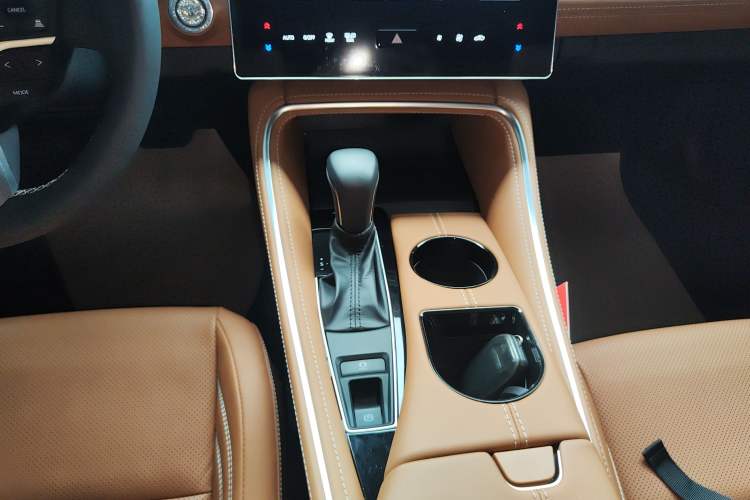 Used Toyota Avalon 2024 Dual-Engine 2.5L XLE Premium Edition