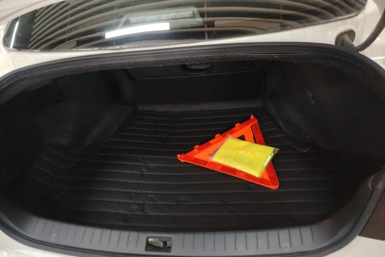 Used Infiniti Q50L 2018 2.0T Comfort Edition China VI Standard
