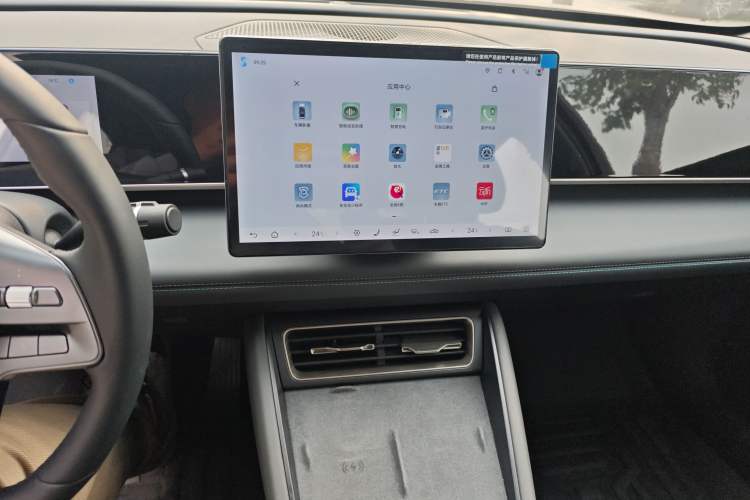 Used BYD Qin L 2025 DM-i Smart Drive 120KM Superior Model Audio And AC Panel