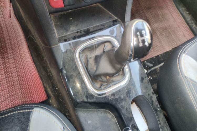 Used HYOSOW H3 2015 1.5L manual luxury version
