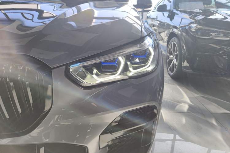 Used BMW X5 2022 xDrive 30Li Luxury M Sport Package
