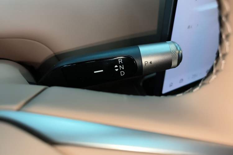 Used ONVO Luxeed L90 2025 Model—Max Six-Seater Version
