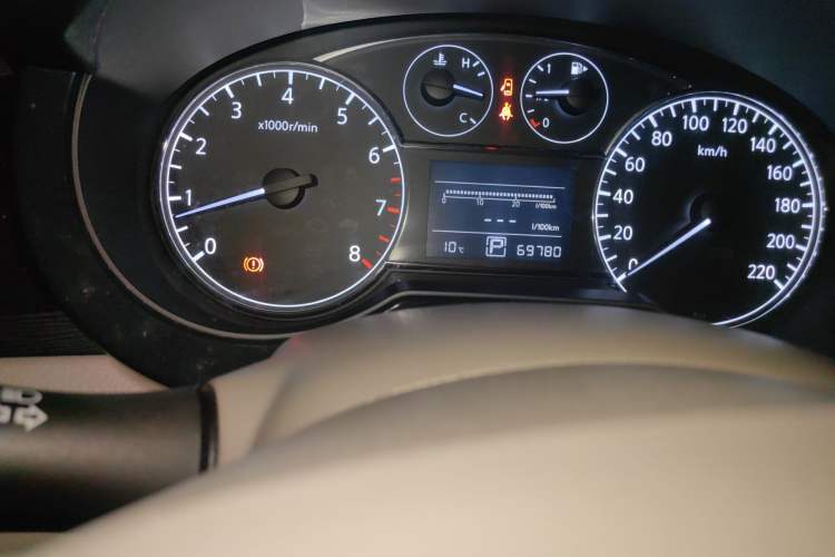 Used Nissan Tiida 2013 1.6L CVT Cool Cafe Edition