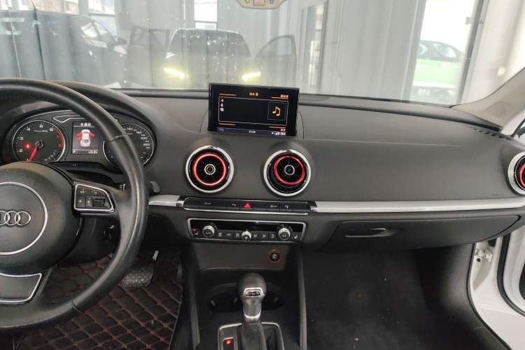 Used Audi A3 2014 Limousine 40 TFSI S line Luxury Model