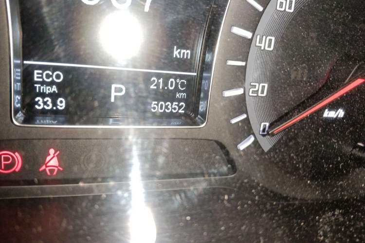 Used GAC Trumpchi GS4 2017 235T Automatic Two-Wheel Drive Luxury Smart Connectivity Version Odometer Close Up