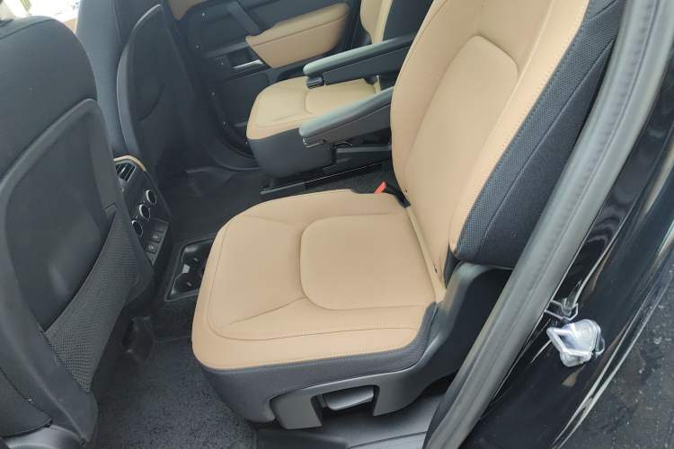 Used Land Rover Defender 2025 130 3.0T P400 Seven-Seat Luxury Edition Left Rear Seat