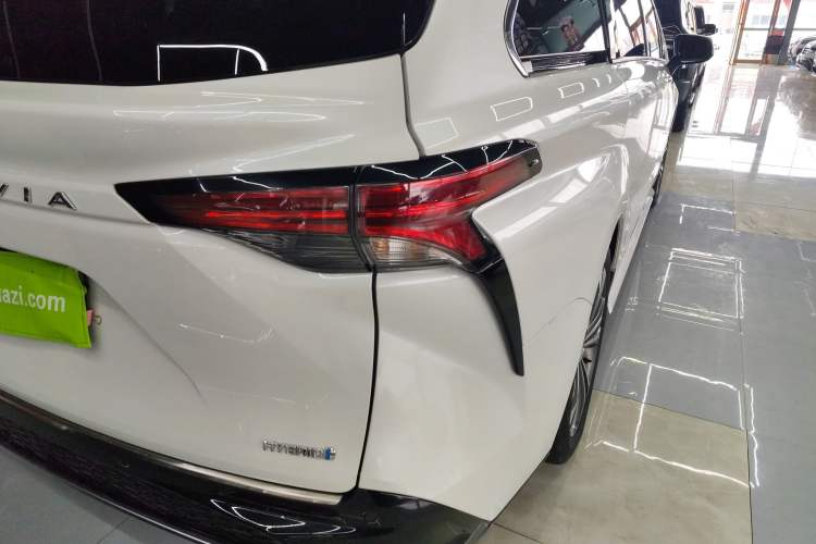 Used Toyota Granvia 2023 2.5L Hybrid Prestige PLUS Edition
