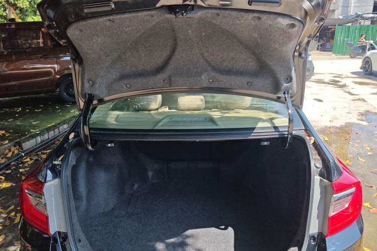 Used Honda Crider 2015 1.8L automatic luxury edition Trunk