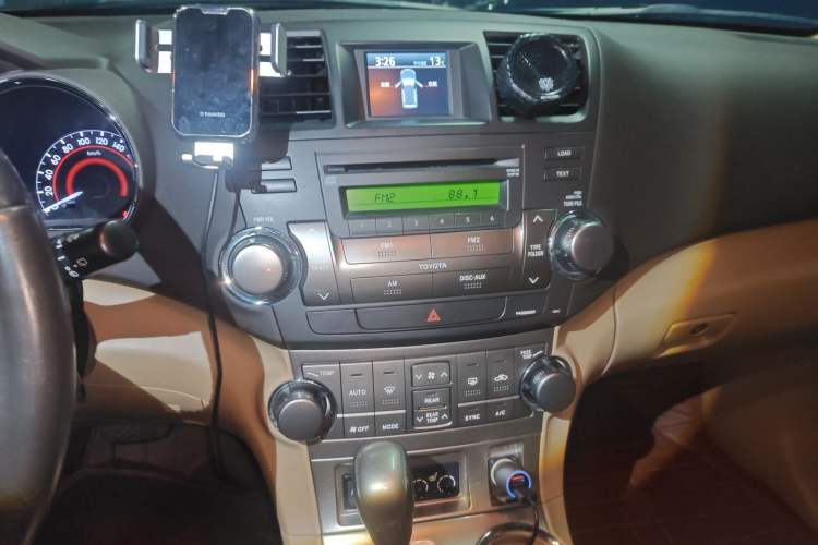 Used Toyota Highlander 2012 2.7L Two-Wheel Drive 7-Seater Luxury Edition
