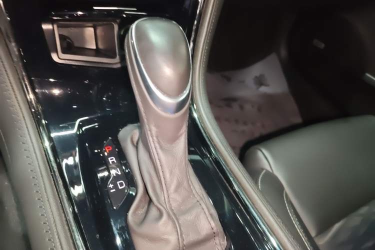 Used Cadillac ATS-L 2017 28T Tech Edition Gear Lever