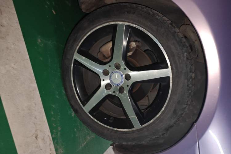 Used Mercedes-Benz SLK-Class 2011 SLK 200 Fashion Model Right Front Wheel Hub