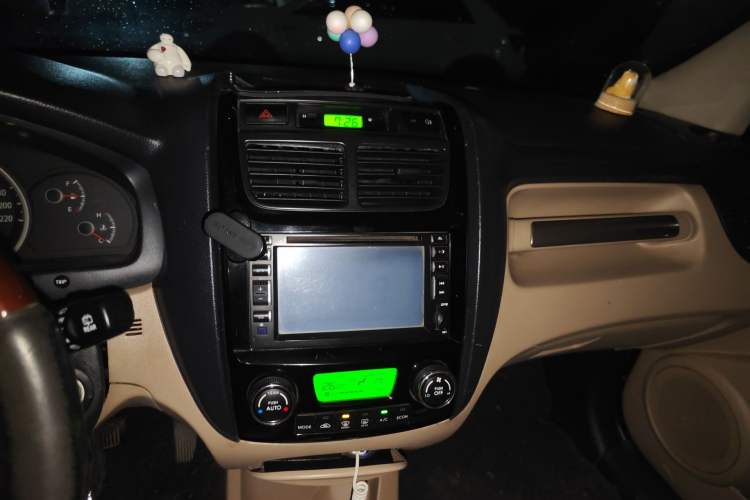 Used Kia Sportage 2011 2.0L Manual Two-Wheel-Drive GLS Audio And AC Panel