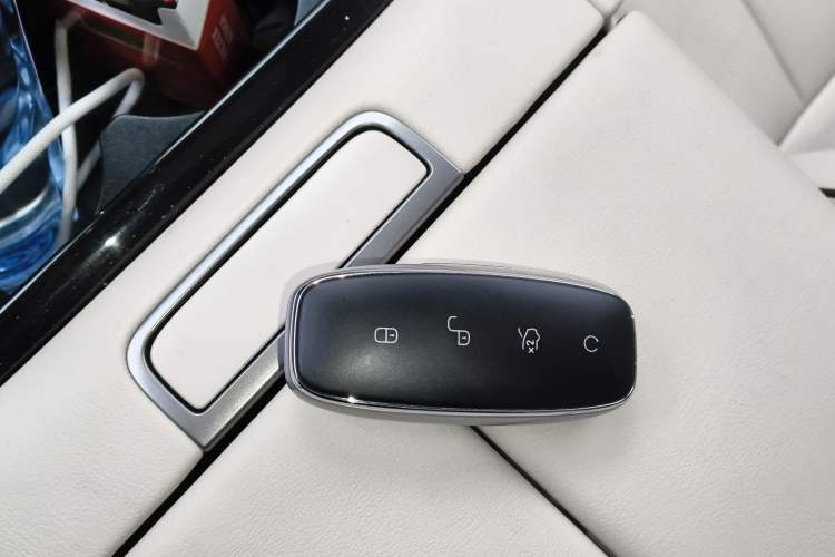 Used Denza D9 2024 DM-i 1050 Luxury Model Vehicle Key