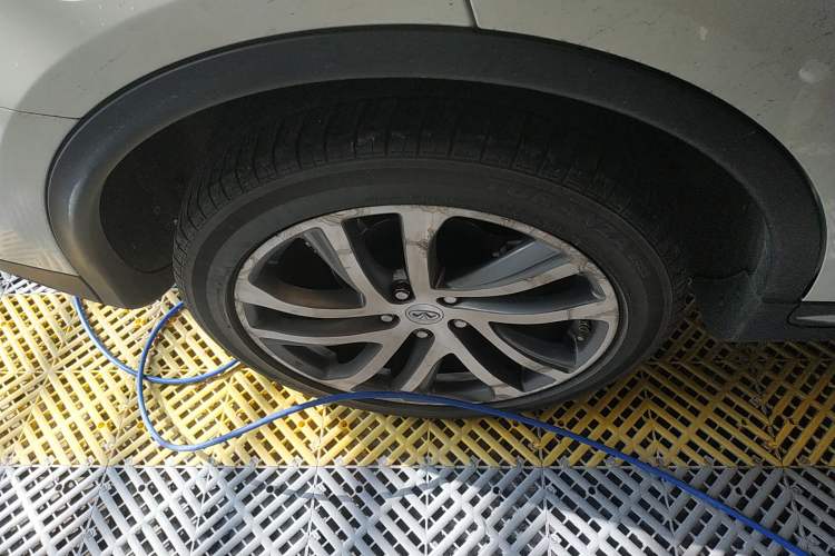 Used Infiniti QX50 2015 2.5L Luxury Edition Right Rear Wheel Hub