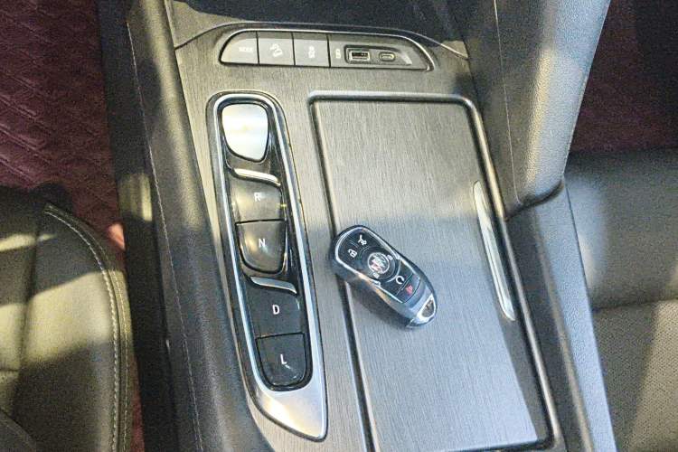 Used Buick Enclave 2020 28T Four-Wheel Drive Prestige Version Gear Lever