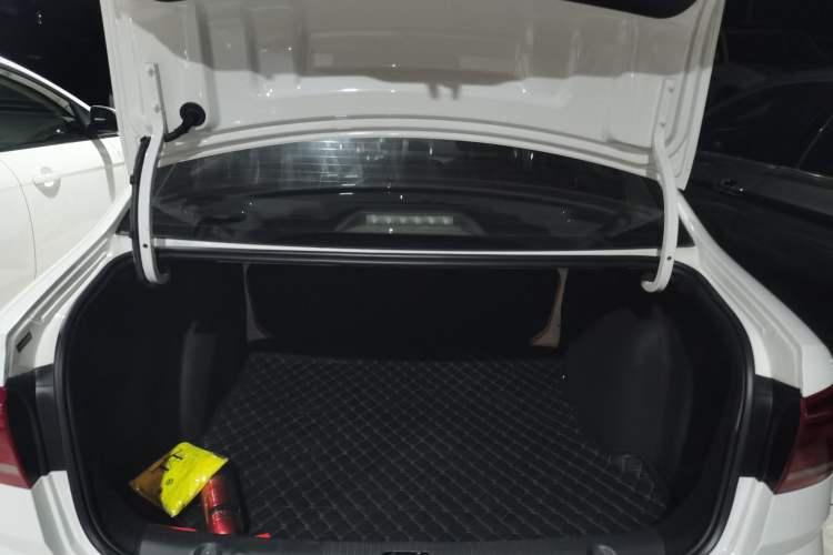 Used Volkswagen Lavida 2017 1.6L Automatic Comfort Edition
