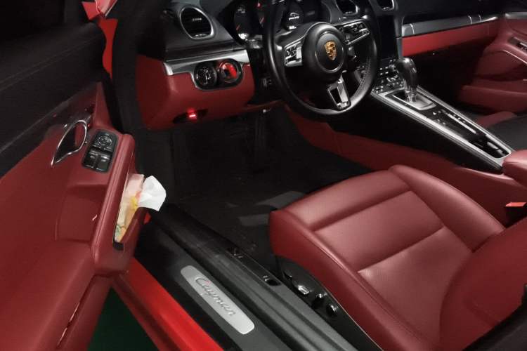 Used Porsche 718 2018 Cayman 2.0T
