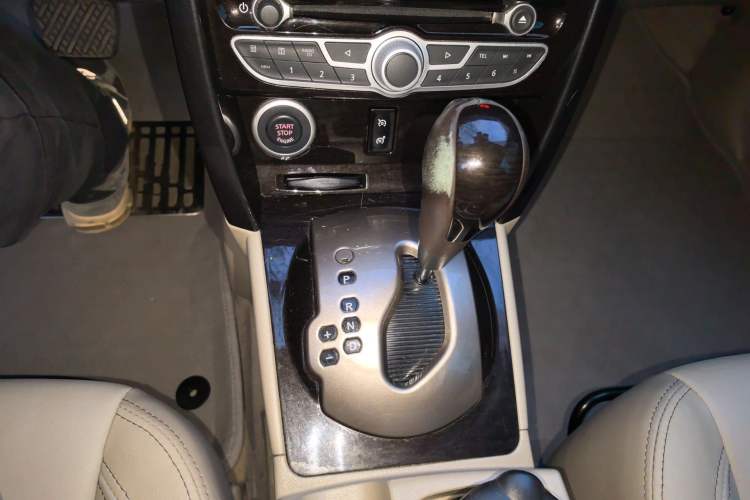 Used Renault Koleos 2013 2.5L Two-Wheel Drive Comfort Edition
