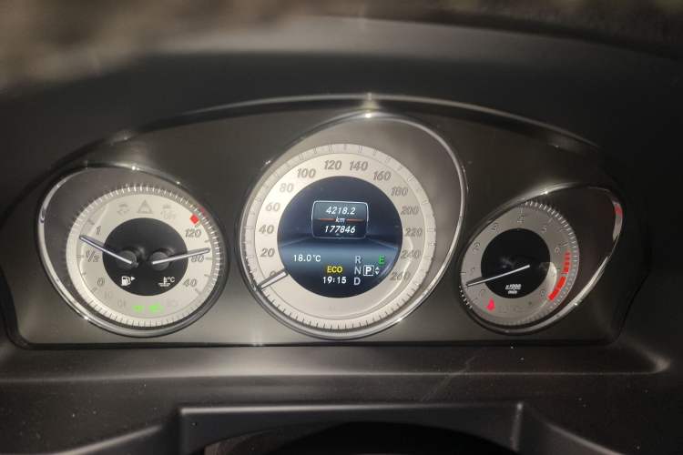 Used Mercedes-Benz GLK-Class 2015 GLK 260 4MATIC Dynamic Edition Ultimate Version
