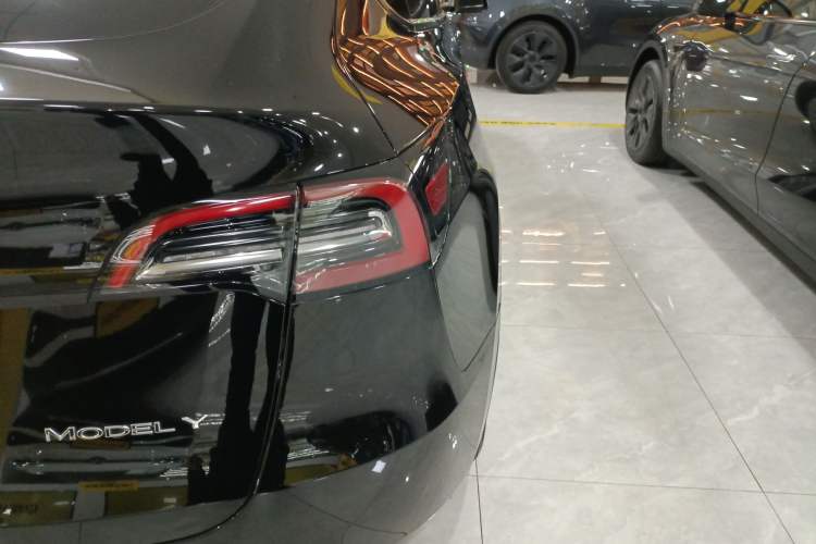 Used Tesla Model Y 2023 Rear-Wheel-Drive Version
